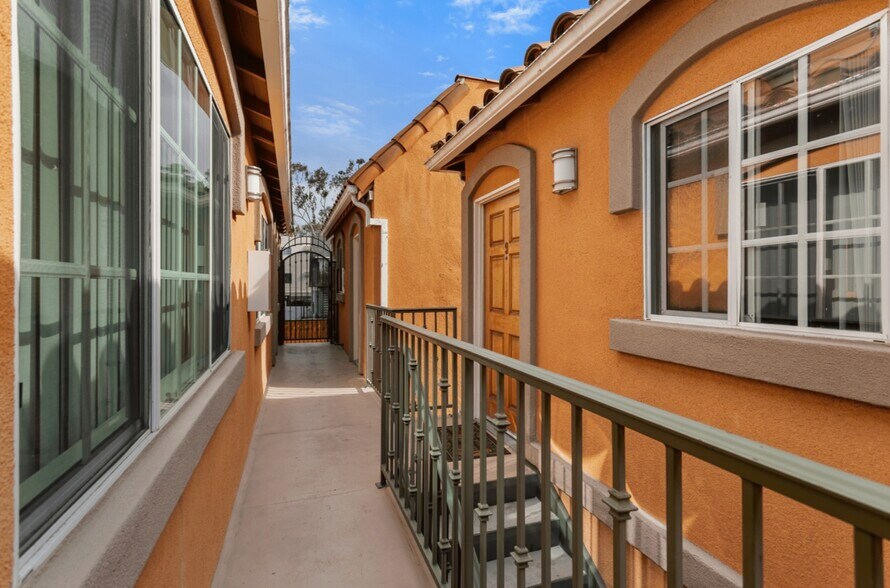 1102 W 29th St, Los Angeles, CA à vendre - Photo du bâtiment - Image 3 de 7