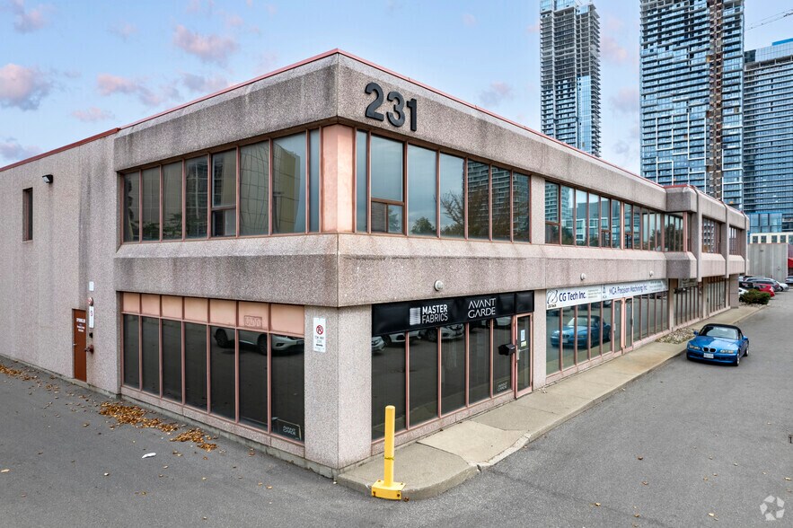 231 Millway Ave, Vaughan, ON à louer - Photo du bâtiment - Image 2 de 5