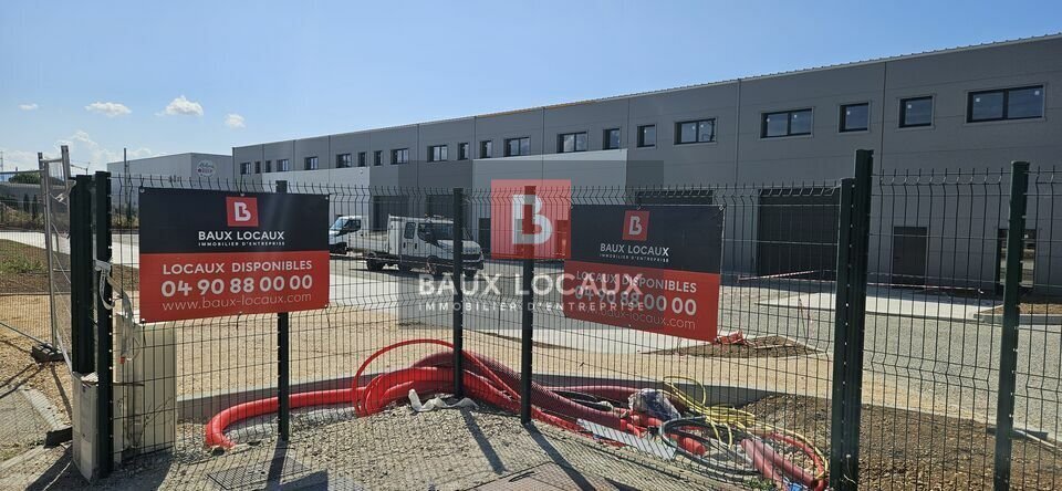 Flex in Carpentras for lease - Building Photo - Image 2 of 3