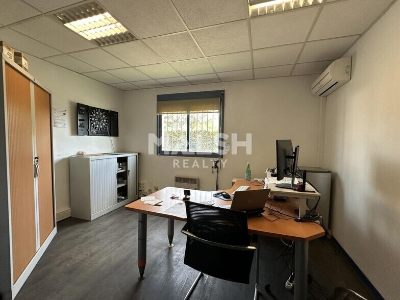 Flex in Chassieu for lease - Interior Photo - Image 3 of 4