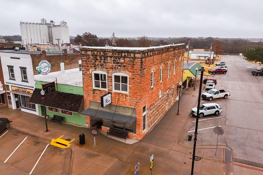 30 S Main St, Caldwell, KS à vendre - Photo du bâtiment - Image 2 de 47