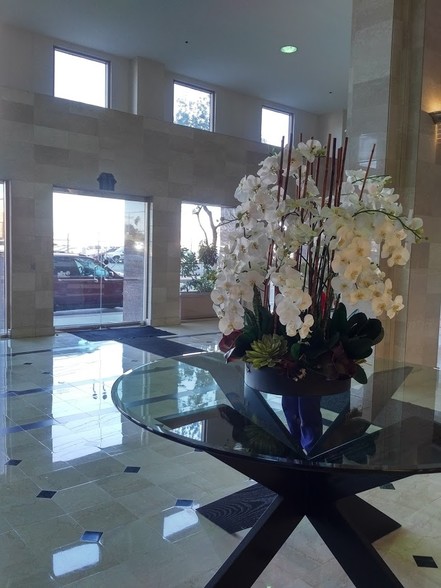 5777 W Century Blvd, Los Angeles, CA for lease - Lobby - Image 1 of 2