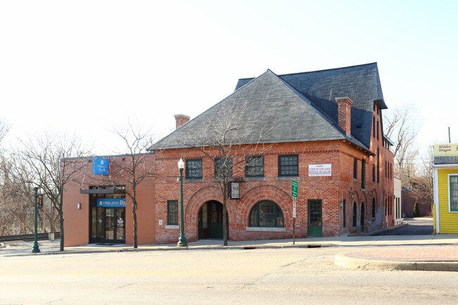 Plus de détails pour 11 W Michigan Ave, Ypsilanti, MI - Commerce de détail à louer