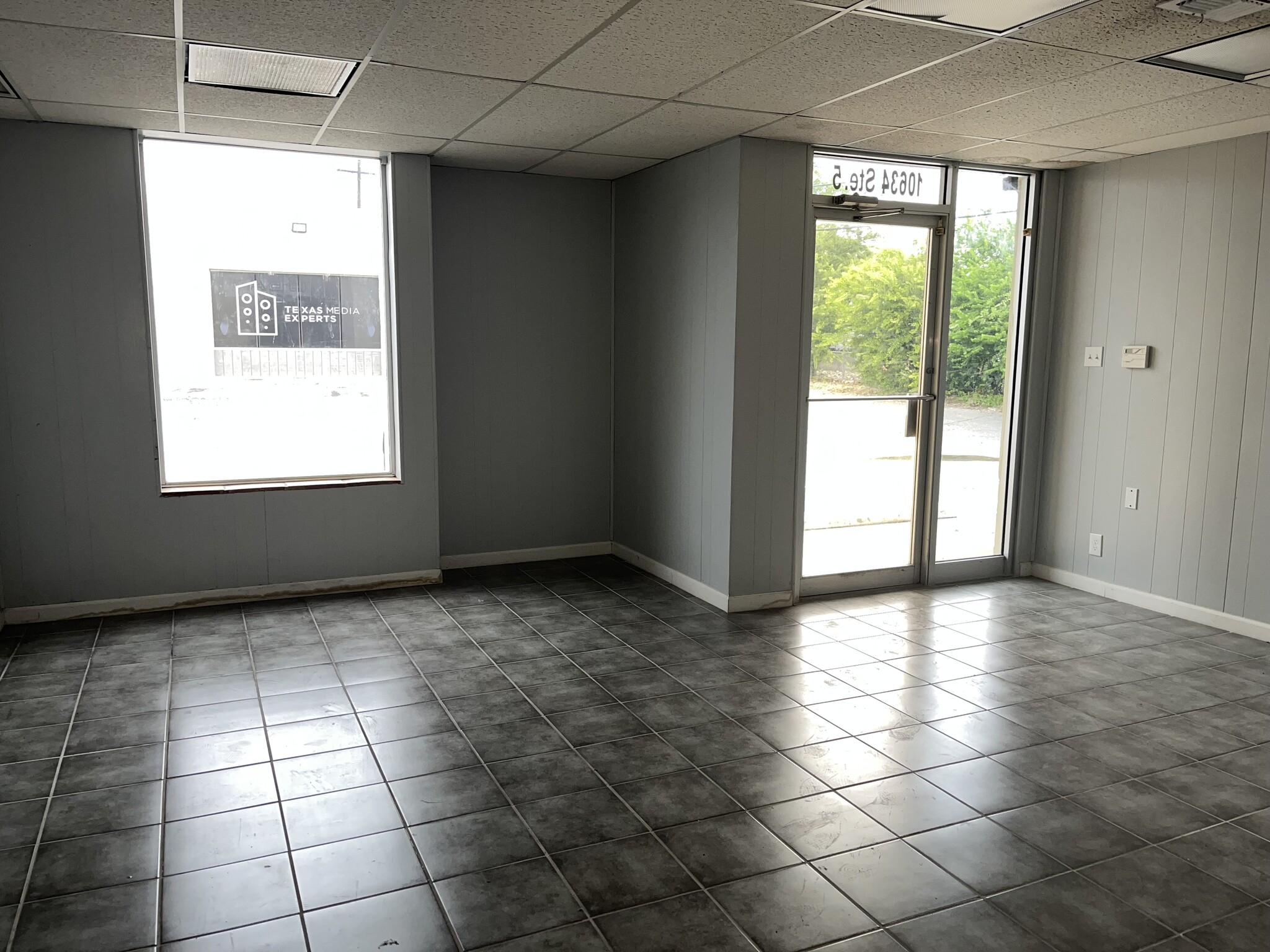 10646 Gulfdale St, San Antonio, TX for lease Interior Photo- Image 1 of 6