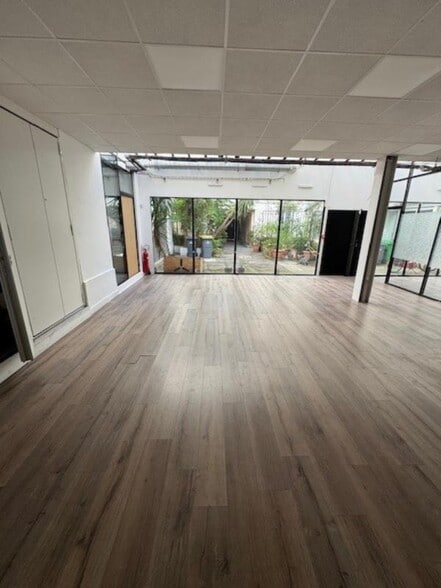 50 Rue De Montreuil, Paris for lease - Interior Photo - Image 3 of 9