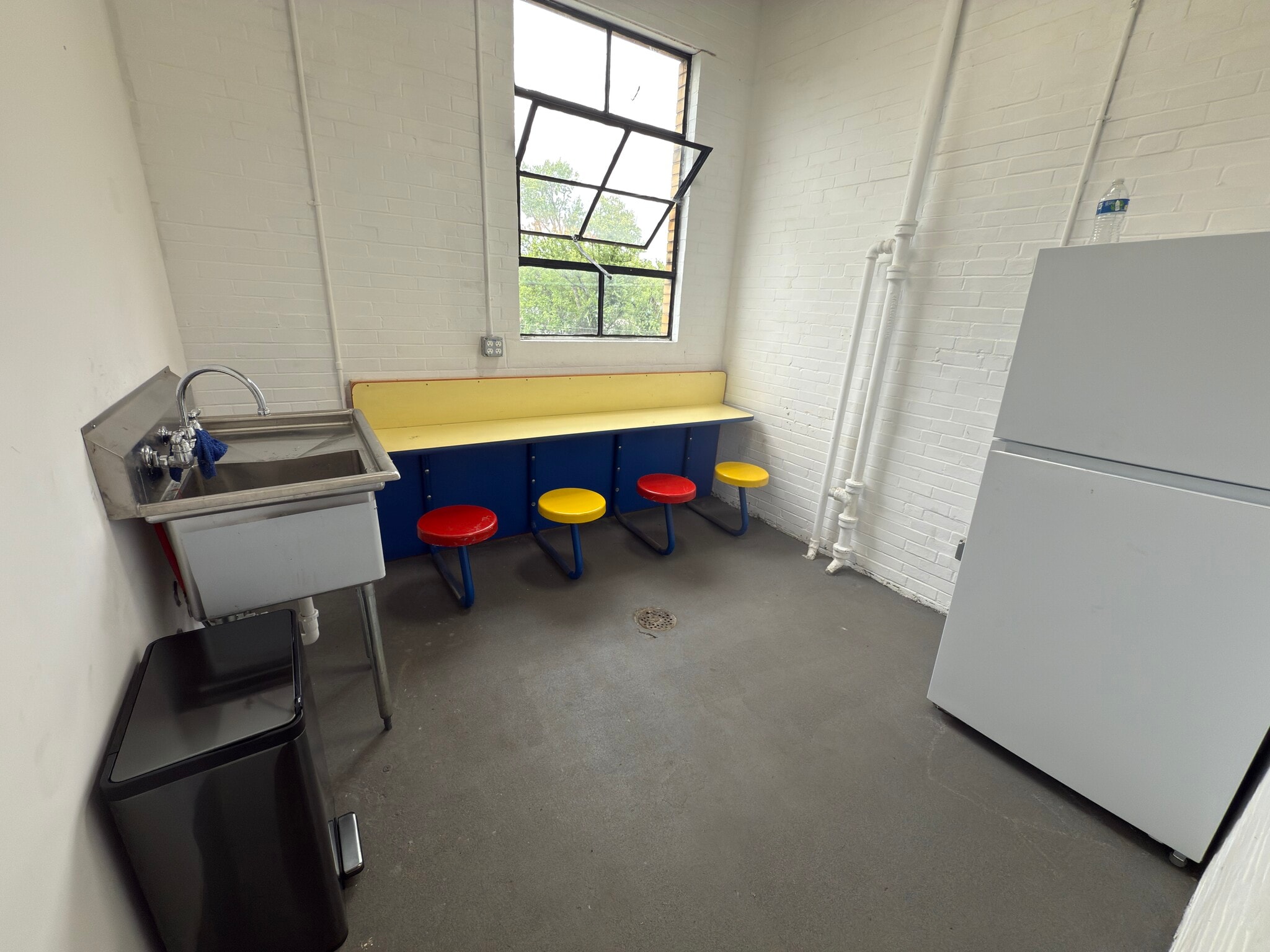 830 13th Ave, Bethlehem, PA for lease Interior Photo- Image 1 of 10