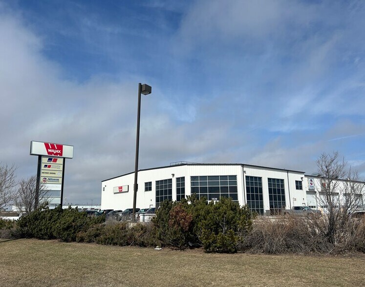 2529 Inkster Blvd, Winnipeg, MB à louer - Photo du bâtiment - Image 2 de 18