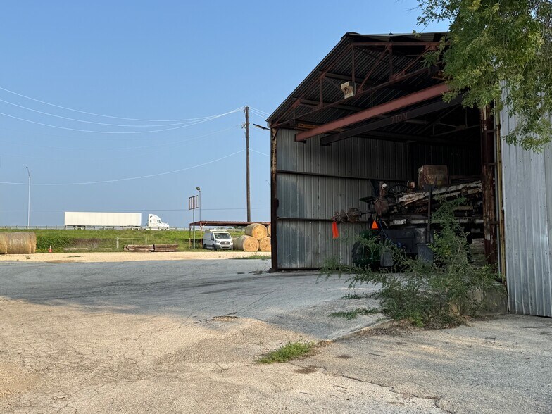 2954 SE Loop 410, San Antonio, TX à vendre - Photo du bâtiment - Image 3 de 11