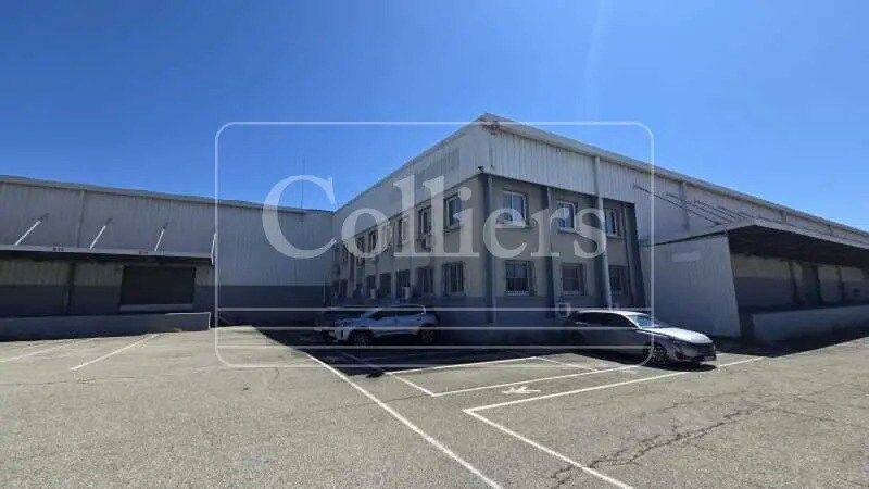 Industrial in Marignane for lease - Primary Photo - Image 2 of 5