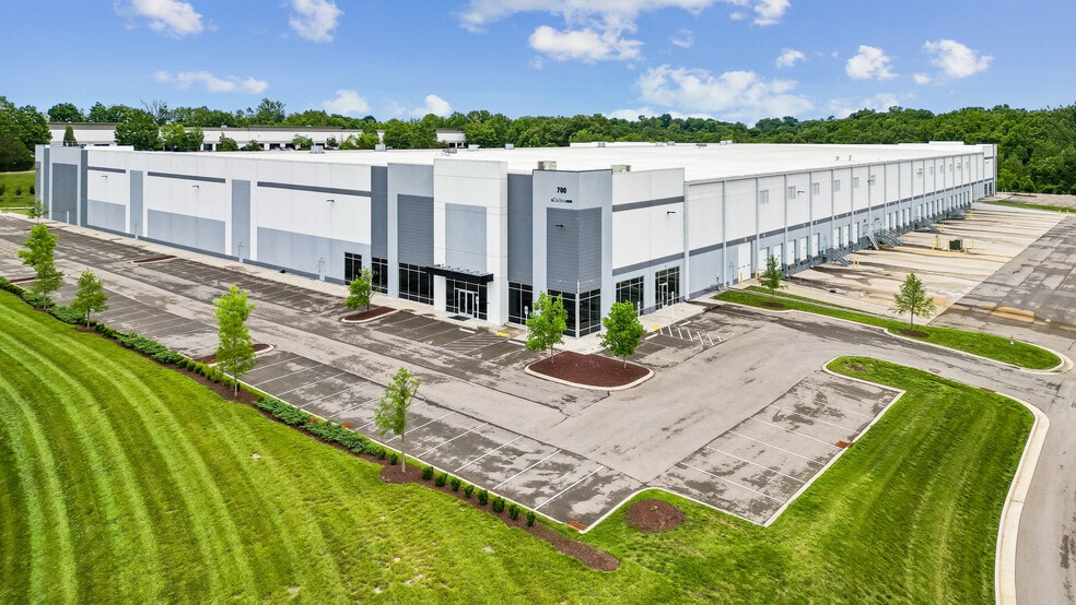 700 Airpark Commerce Dr, Nashville, TN for lease - Building Photo - Image 1 of 8