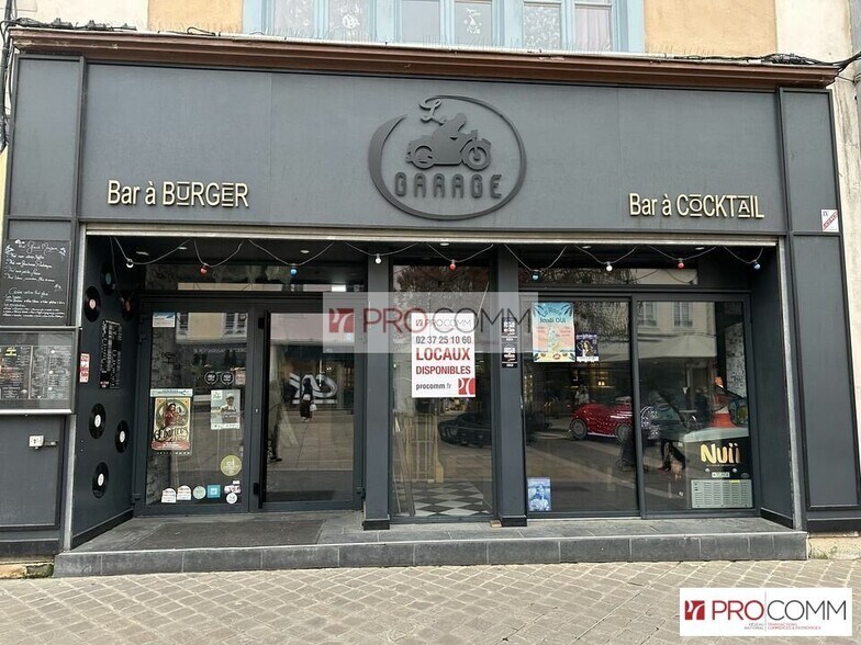 Retail in Chartres for lease - Building Photo - Image 1 of 4