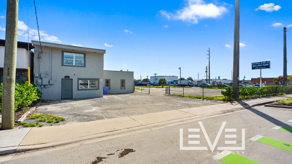 604 NE 44th St, Oakland Park, FL for sale - Building Photo - Image 2 of 12