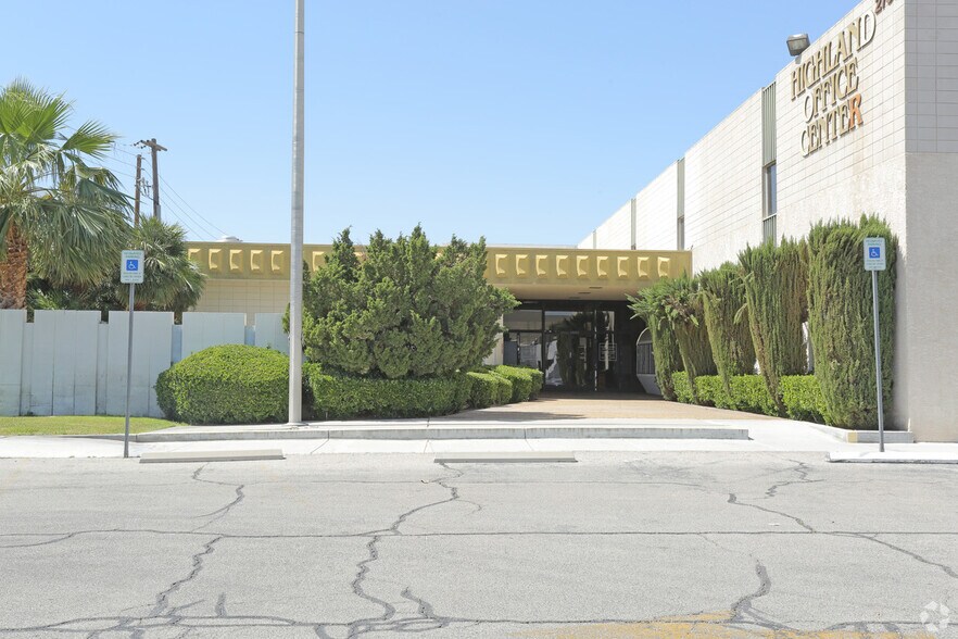 2753 S Highland Dr, Las Vegas, NV à vendre - Photo du bâtiment - Image 3 de 6