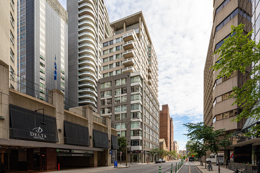 439-447 Av du Président-Kennedy, Montréal, QC à vendre - Photo du bâtiment - Image 3 de 12