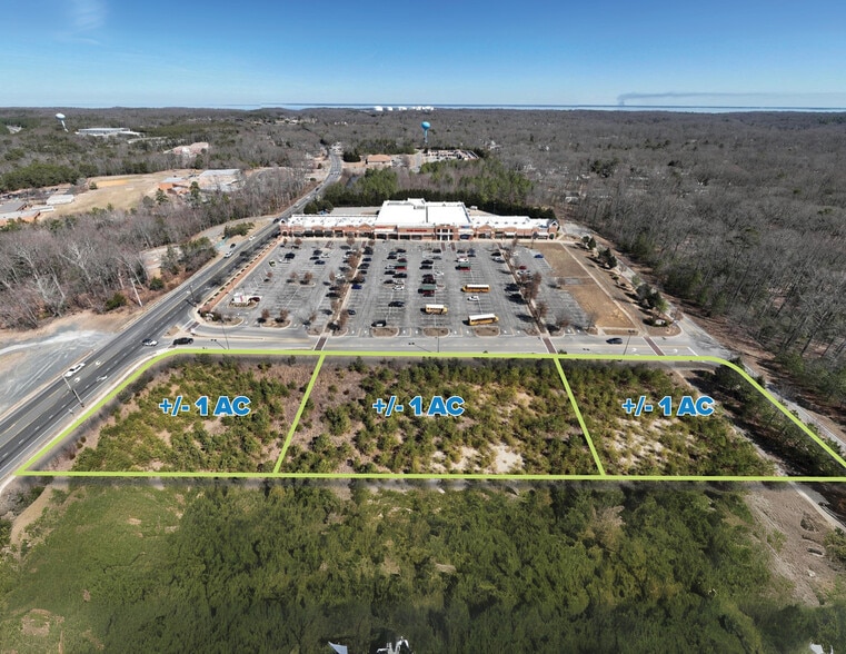 205-225 Village Center Dr, Lusby, MD à vendre - Photo du bâtiment - Image 2 de 3
