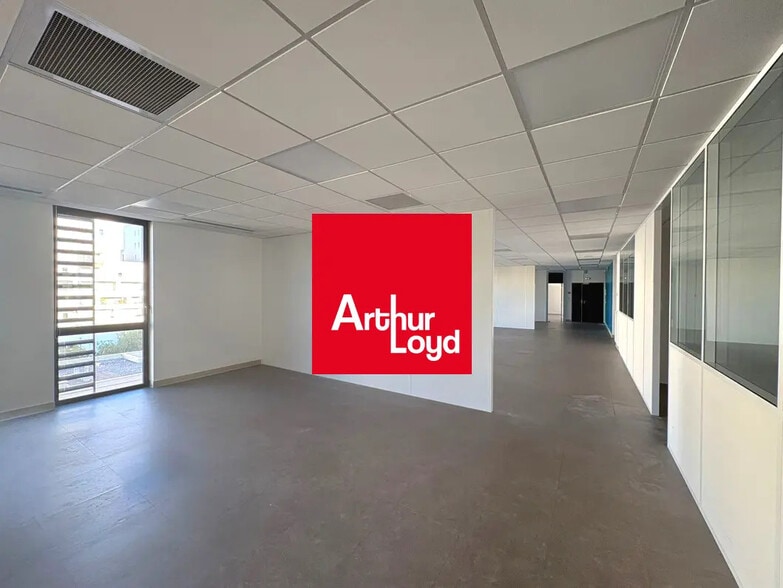Office in Marseille for lease - Interior Photo - Image 1 of 9