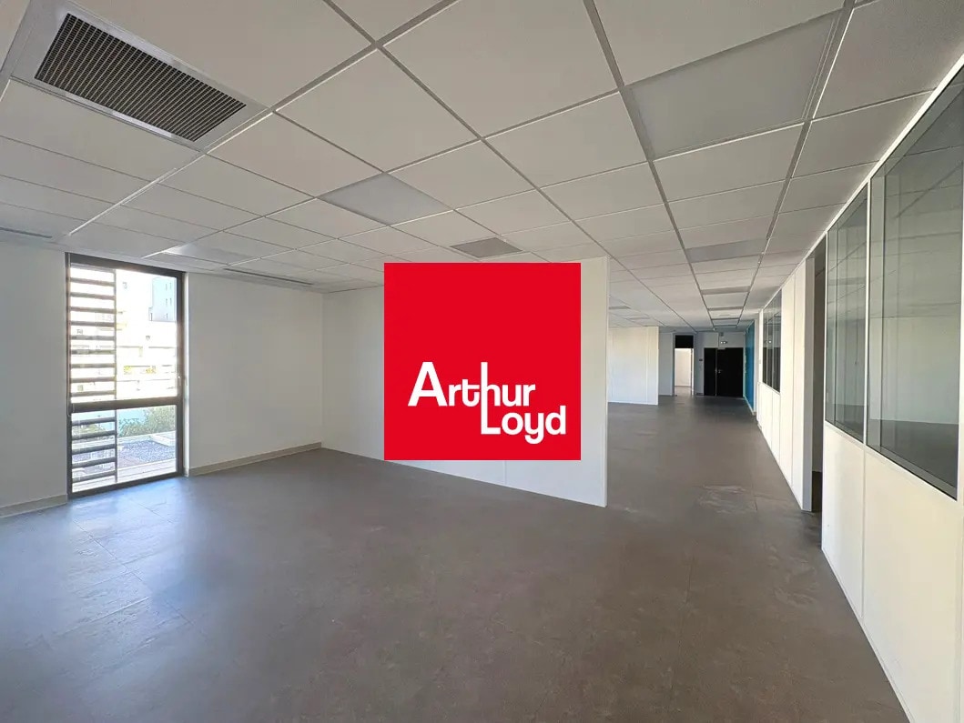 Office in Marseille for lease Interior Photo- Image 1 of 10