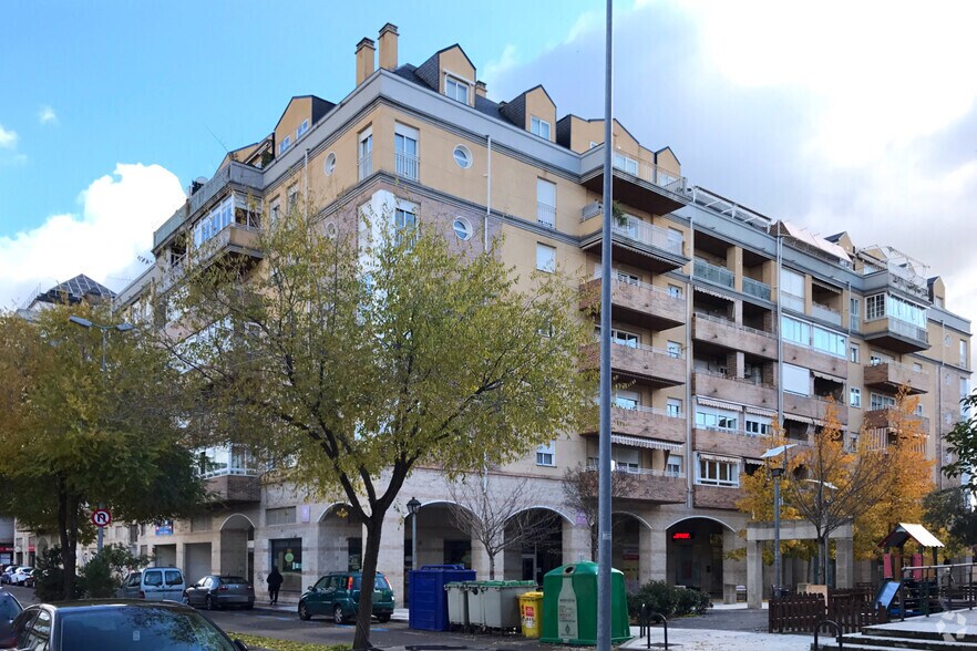Immeuble residentiel dans Collado Villalba, Madrid à vendre - Photo du bâtiment - Image 2 de 2