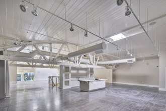 242-246 N Beverly Dr, Beverly Hills, CA for lease Interior Photo- Image 2 of 5