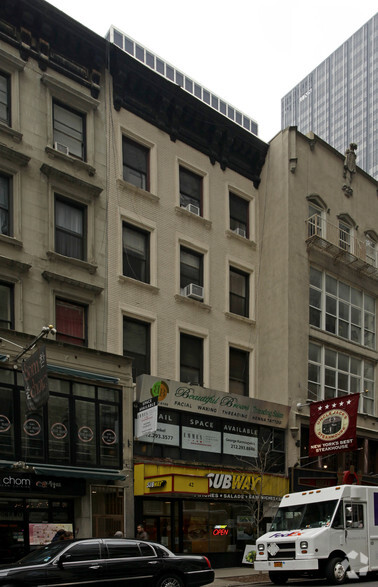 42 W 56th St, New York, NY for lease - Primary Photo - Image 1 of 3