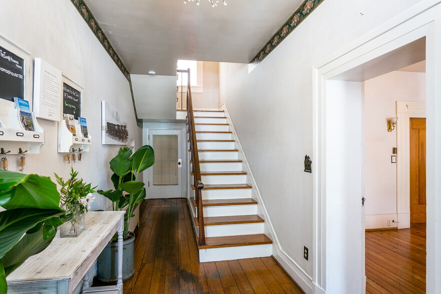 222 Main St, Dayton, VA for sale - Interior Photo - Image 2 of 40