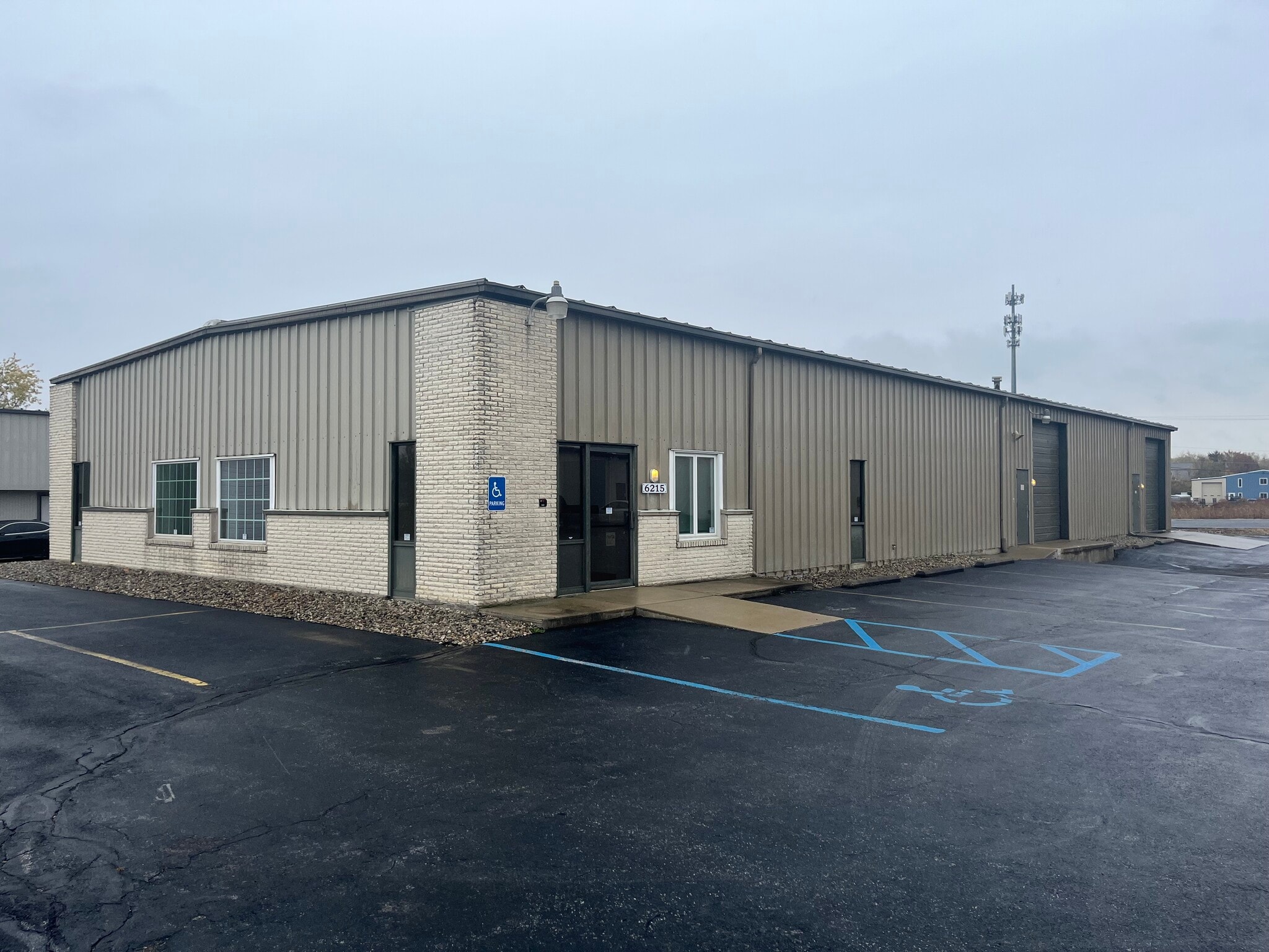 6215 Discount Dr, Fort Wayne, IN for lease Building Photo- Image 1 of 13