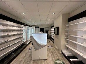 Retail in Oullins for lease Other- Image 2 of 3