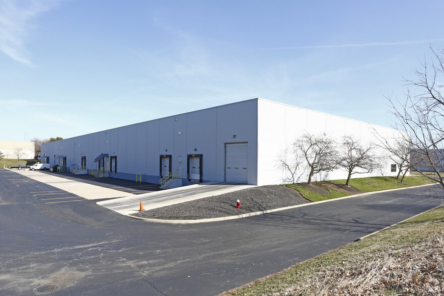 2219-2235 Westbrooke Dr, Columbus, OH for lease - Building Photo - Image 2 of 2