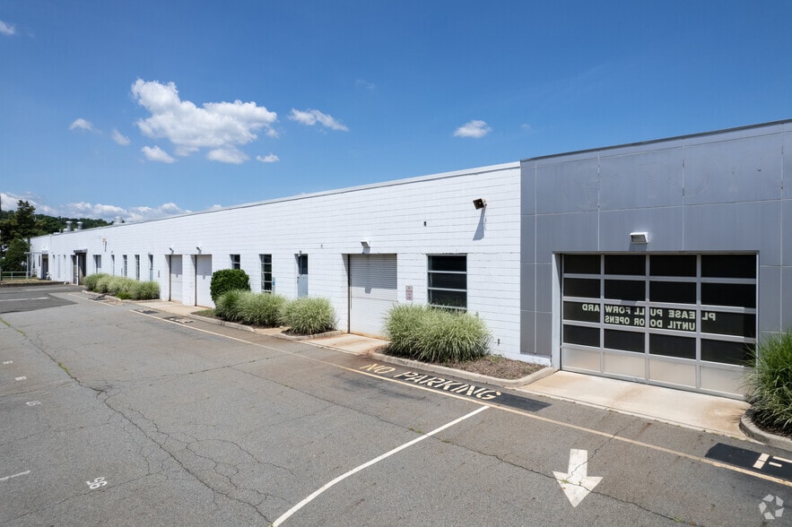 16 McKee Dr, Mahwah, NJ for lease - Building Photo - Image 2 of 7