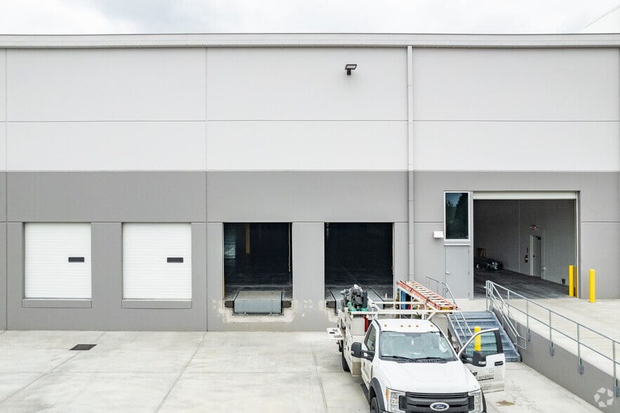 19050 NE Sandy Blvd, Gresham, OR for lease - Building Photo - Image 3 of 5