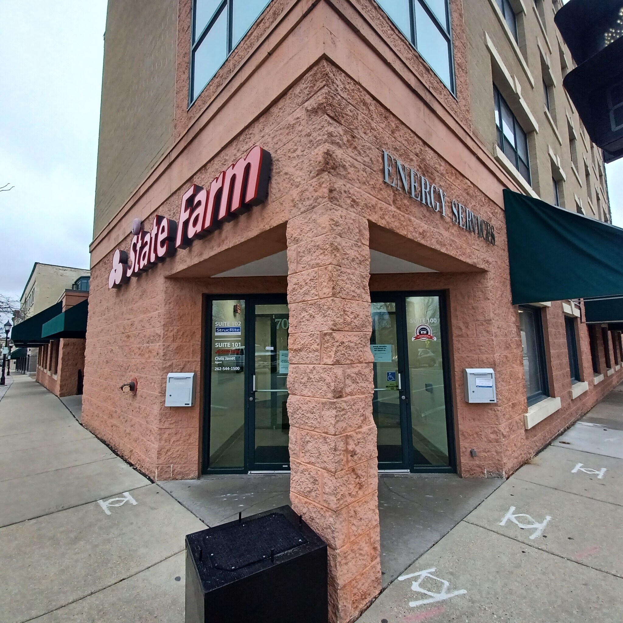 707 N Grand Ave, Waukesha, WI for lease Primary Photo- Image 1 of 3