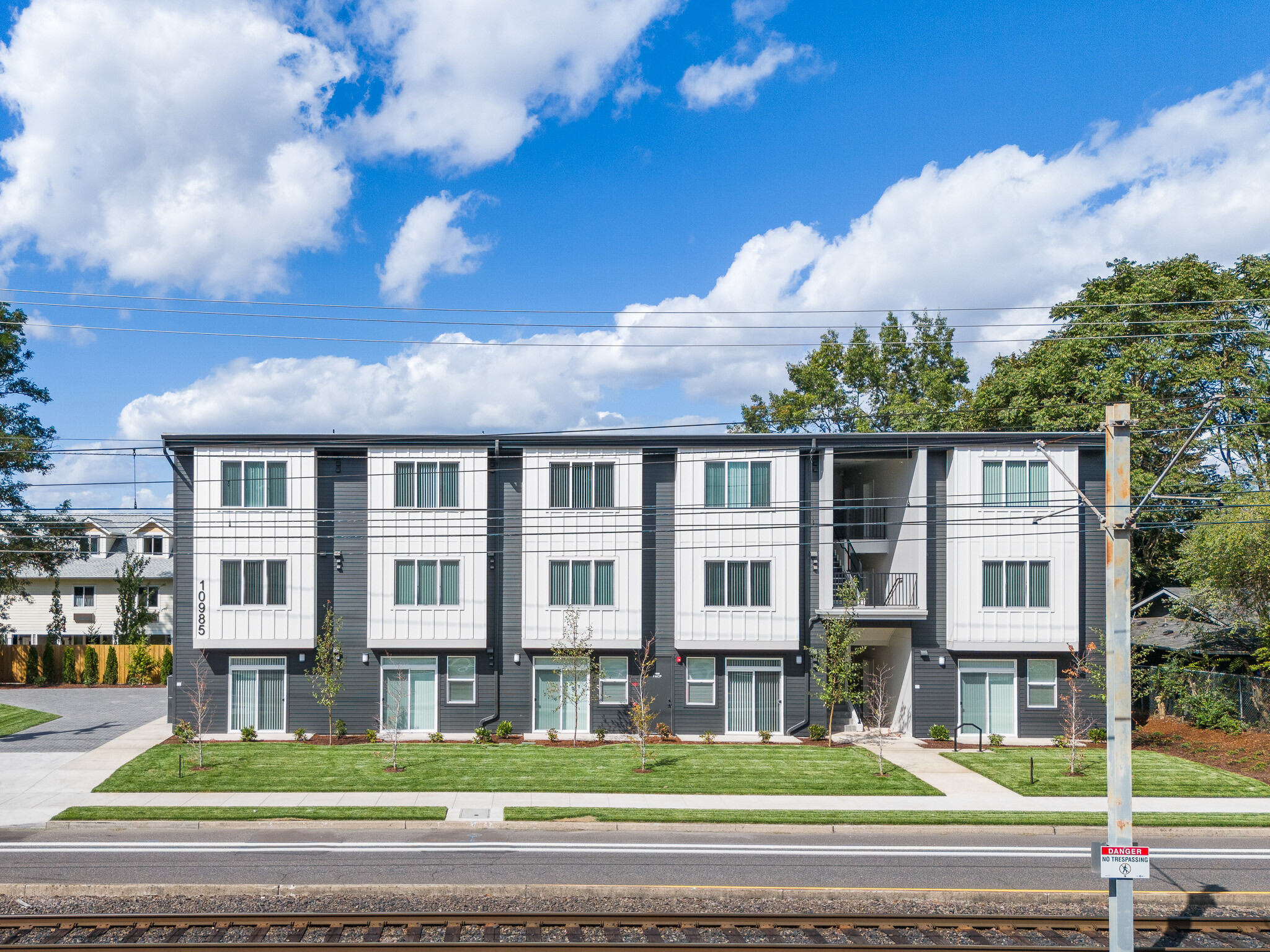 10985 E Burnside St, Portland, OR for sale Building Photo- Image 1 of 25