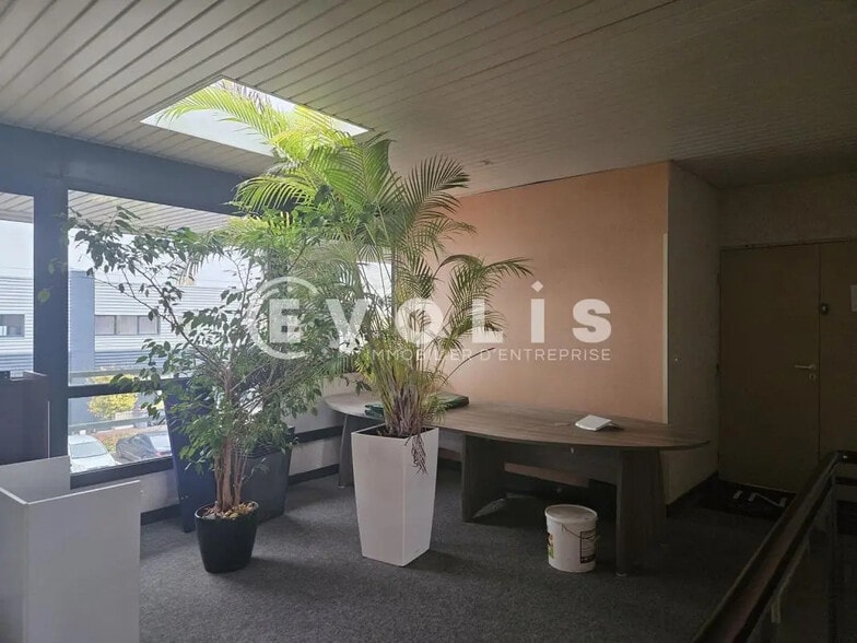 Bureau dans Villejust à louer - Photo intérieure - Image 2 de 8