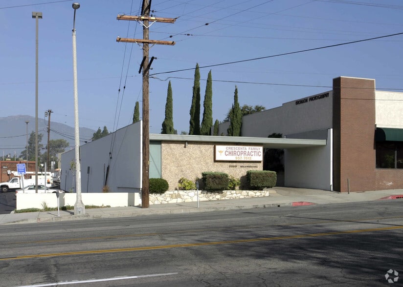 2048 Montrose Ave, Montrose, CA à louer - Photo du bâtiment - Image 3 de 4