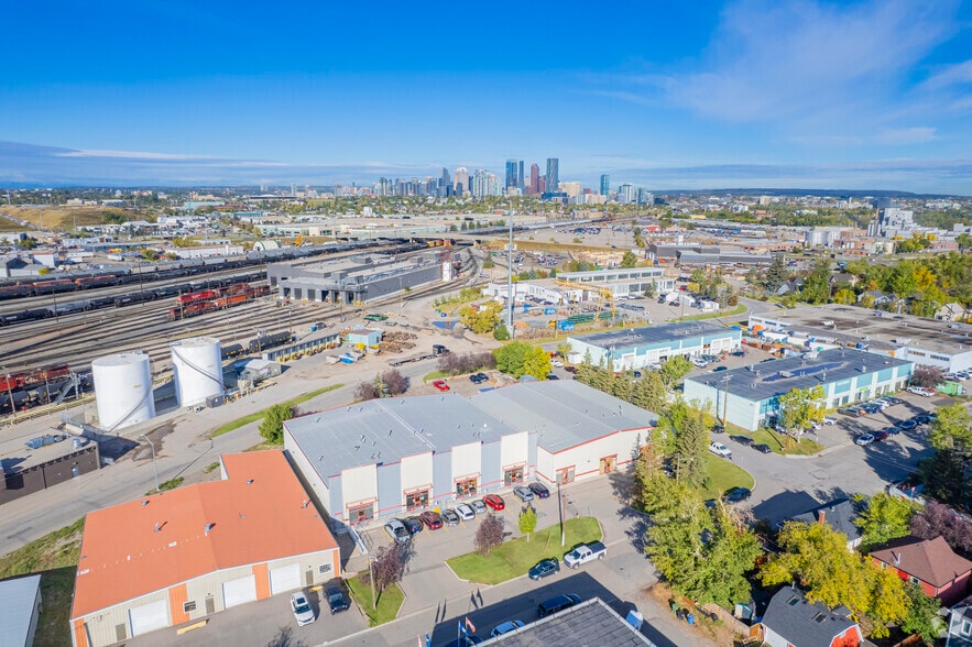 2701 16 St SE, Calgary, AB à louer - Aérien - Image 2 de 2