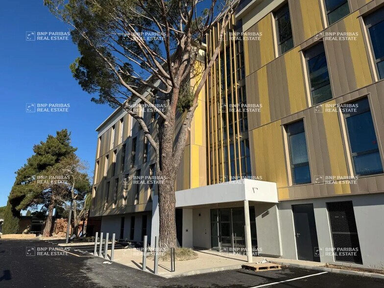 Office in Aix-en-Provence for lease - Building Photo - Image 1 of 17