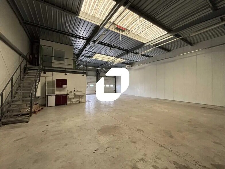 Local d'activités dans Guibeville à vendre - Photo du bâtiment - Image 2 de 13