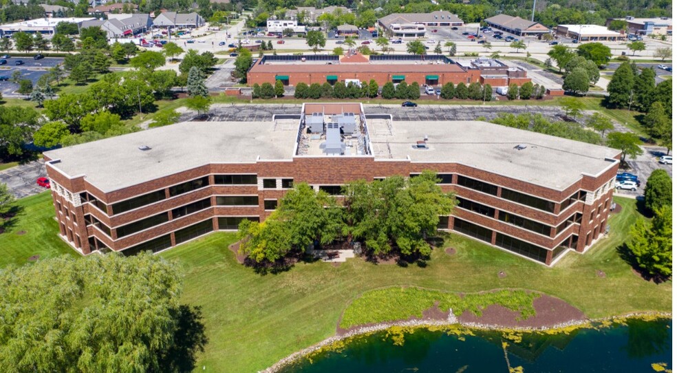 300 N Corporate Dr, Brookfield, WI à louer - Photo du bâtiment - Image 1 de 11