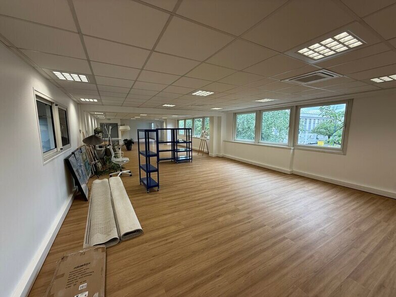 Flex in Aulnay-sous-Bois for lease - Interior Photo - Image 2 of 7