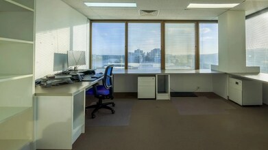 303 Coronation Dr, Milton for lease Interior Photo- Image 1 of 4