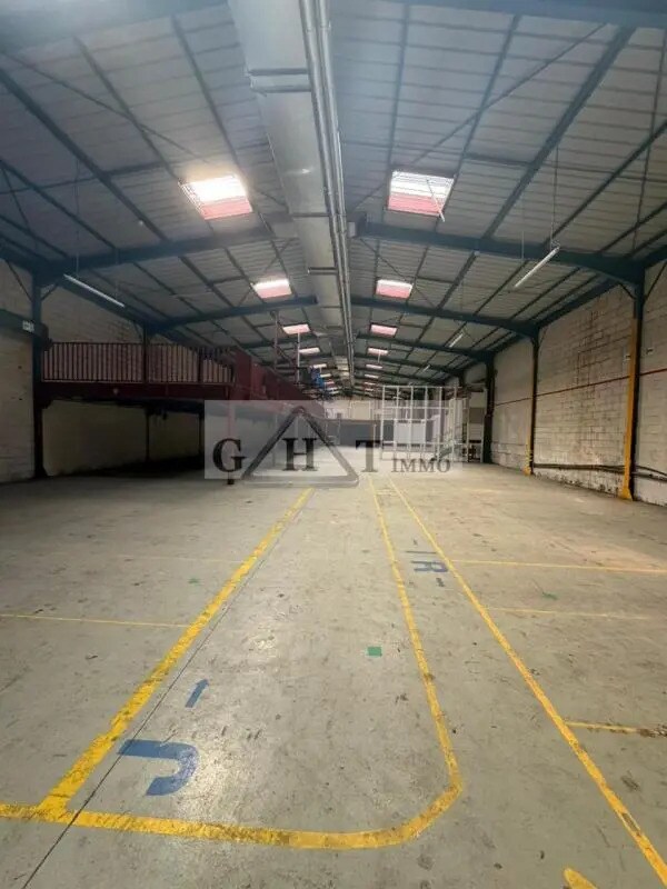 Industrial in Saint-Maur-des-Fossés for lease Building Photo- Image 1 of 12