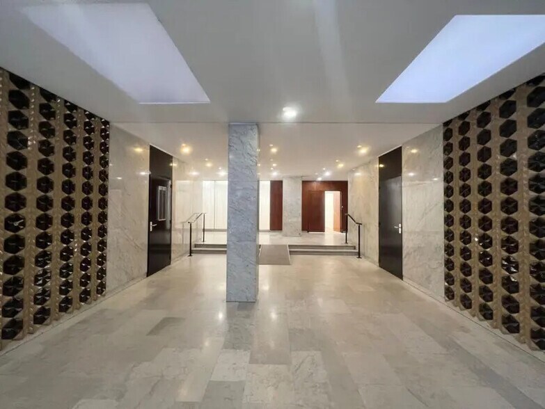 57 Rue De La Convention, Paris for sale - Lobby - Image 1 of 12