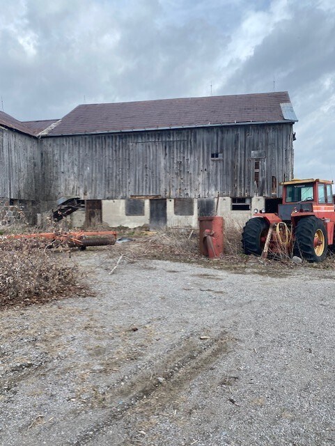250-255 Crago Rd portefeuille de 2 propriétés à vendre sur LoopNet.ca Photo principale- Image 1 de 4
