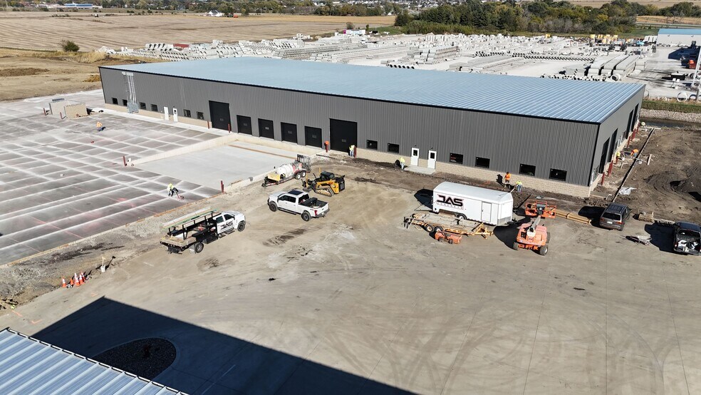 2201 Shiloh Rose Pky SW, Bondurant, IA à louer - Photo du bâtiment - Image 2 de 6