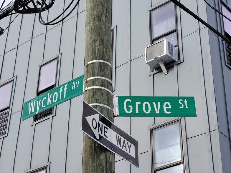 283 Wyckoff Ave, Brooklyn, NY à vendre - Photo du bâtiment - Image 2 de 10