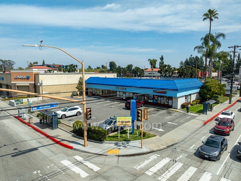 17328 Pioneer Blvd, Artesia, CA à vendre - Photo du bâtiment - Image 2 de 12