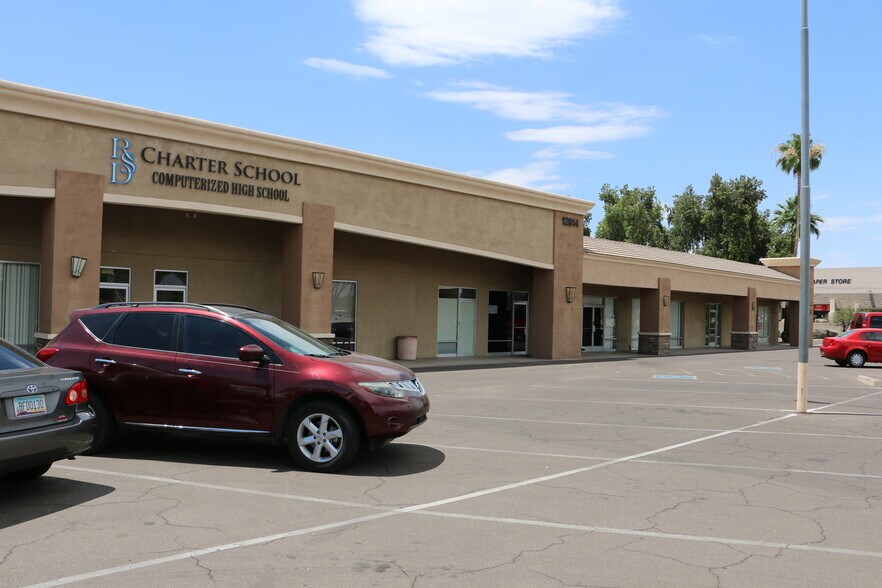12814 N 28th Dr, Phoenix, AZ à louer - Photo du bâtiment - Image 2 de 5
