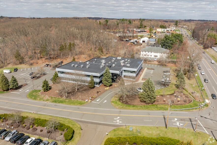 100 Technology Dr, Trumbull, CT à louer - Photo du bâtiment - Image 2 de 49