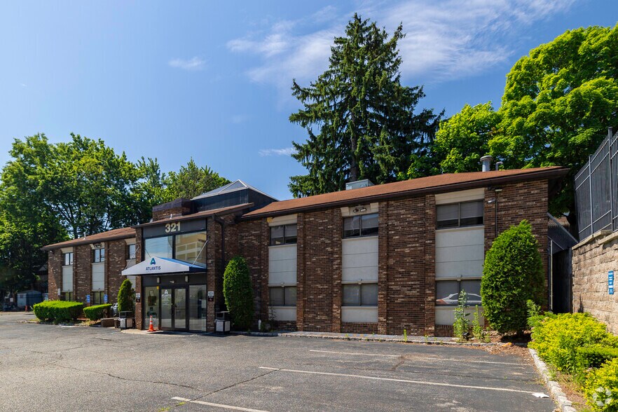 321 Essex St, Hackensack, NJ à louer - Photo du bâtiment - Image 2 de 7