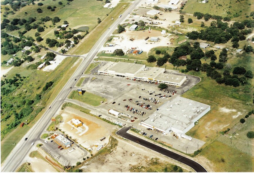 2428-2490 E Austin St, Giddings, TX à louer - Photo du bâtiment - Image 2 de 4